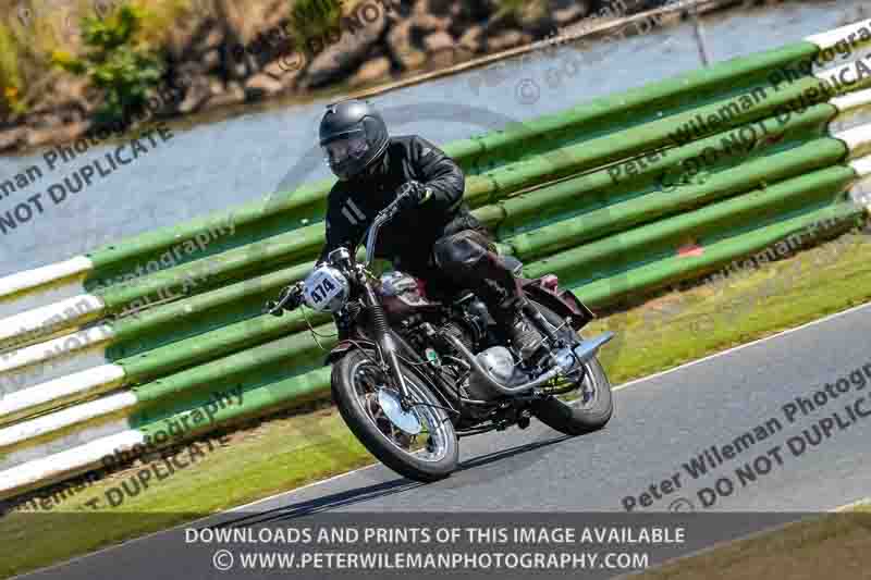 Vintage motorcycle club;eventdigitalimages;mallory park;mallory park trackday photographs;no limits trackdays;peter wileman photography;trackday digital images;trackday photos;vmcc festival 1000 bikes photographs